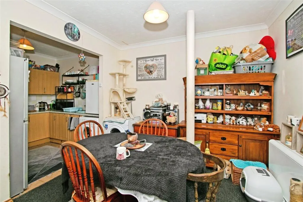 6 bed Block of Apartments