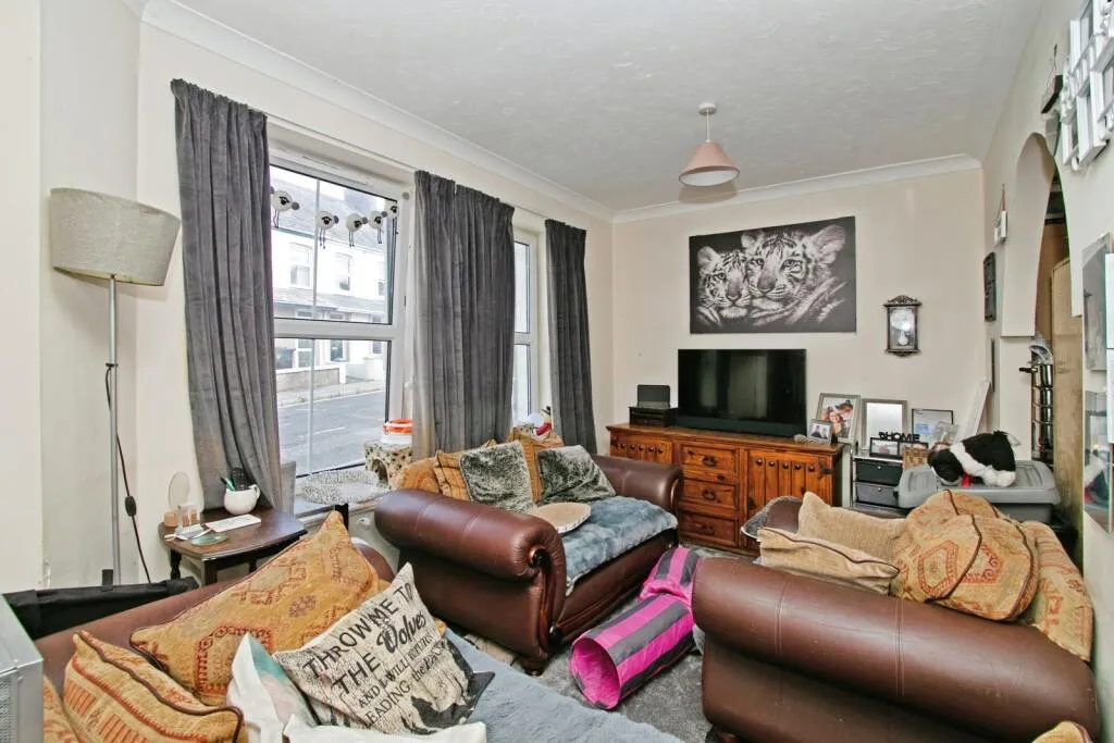 6 bed Block of Apartments