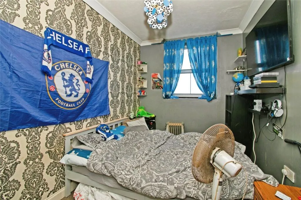6 bed Block of Apartments