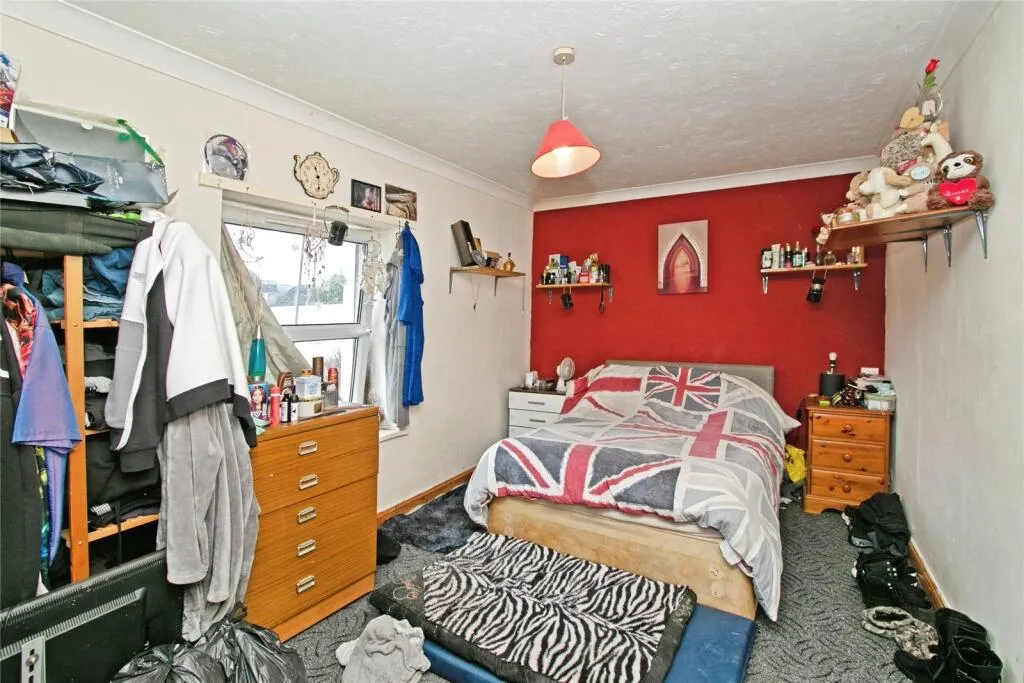 6 bed Block of Apartments