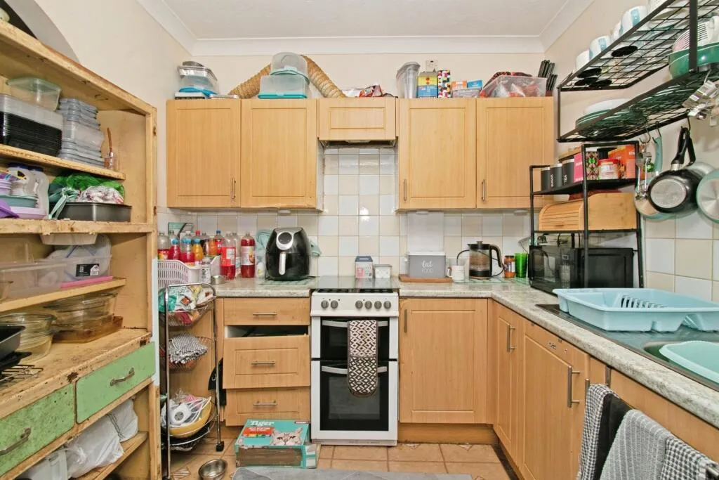 6 bed Block of Apartments