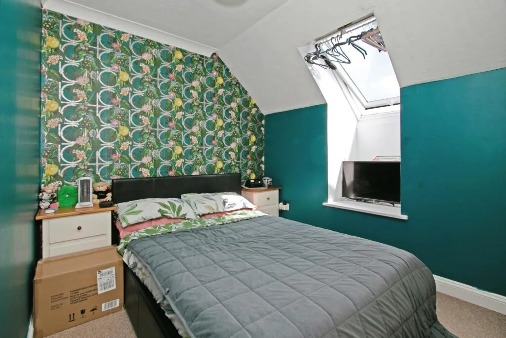 6 bed Block of Apartments