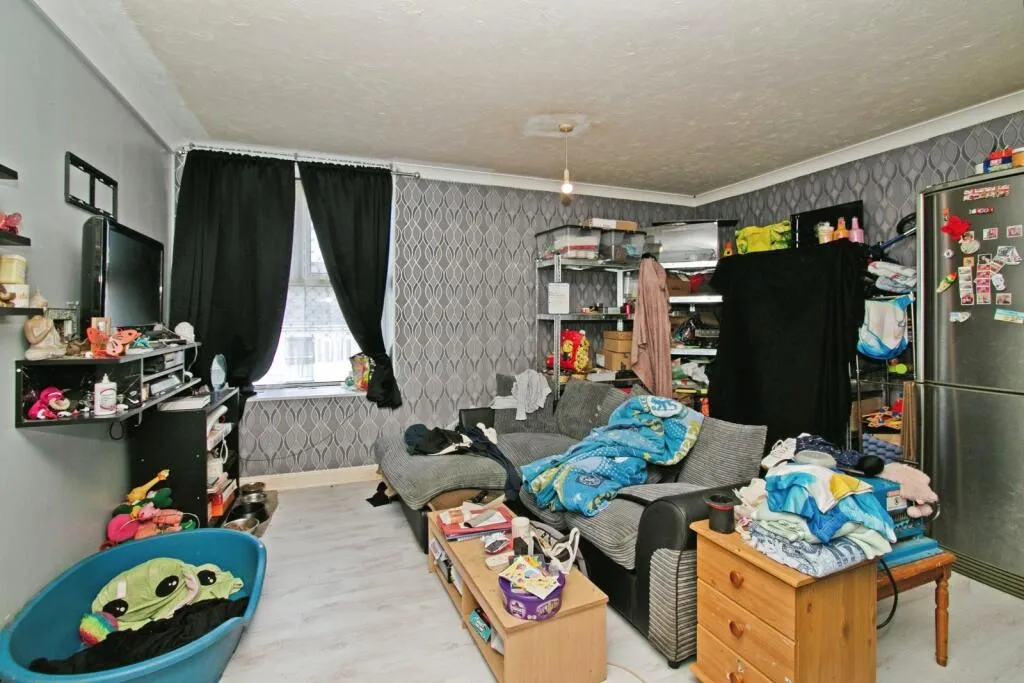 6 bed Block of Apartments