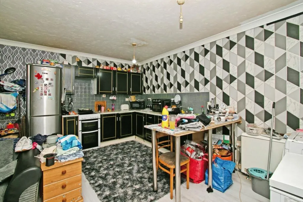 6 bed Block of Apartments