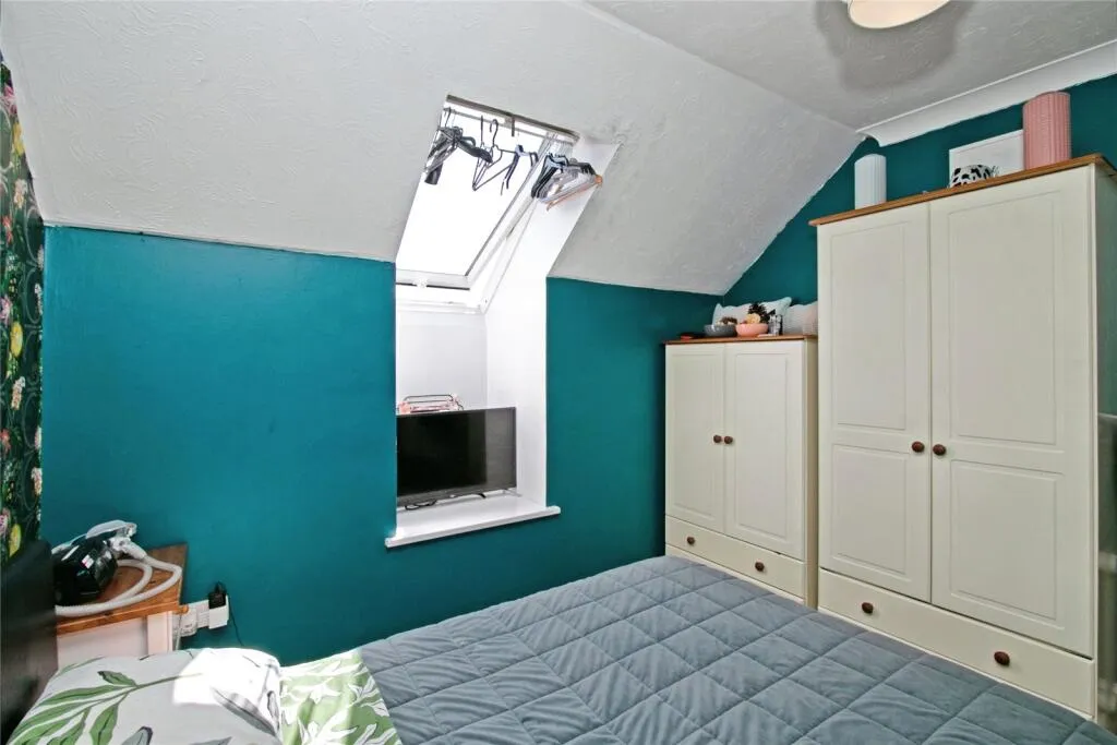 6 bed Block of Apartments