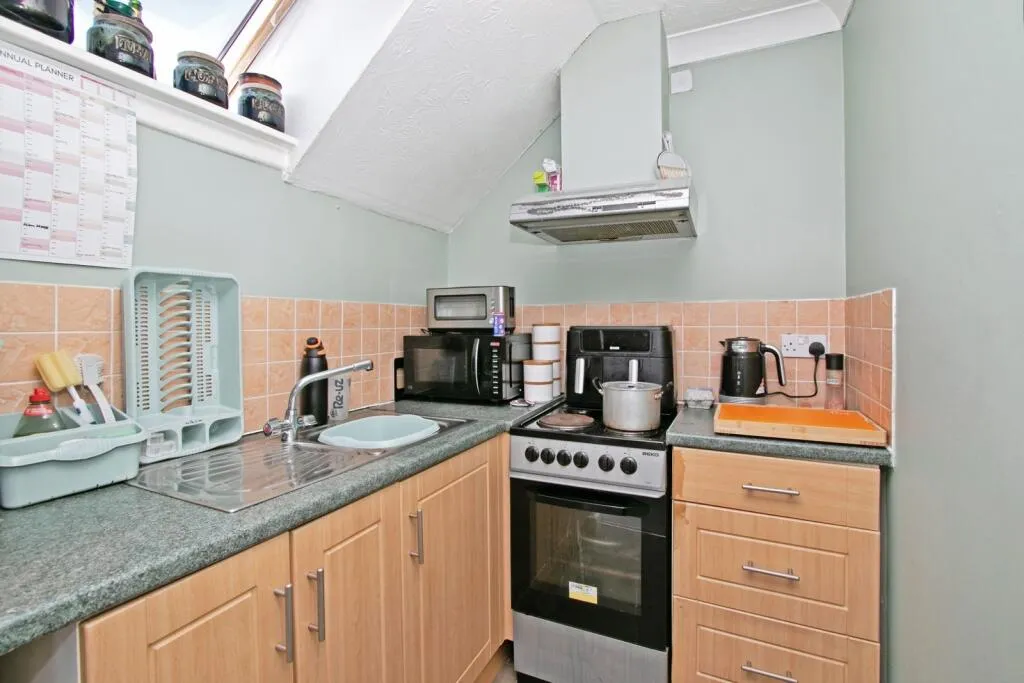 6 bed Block of Apartments