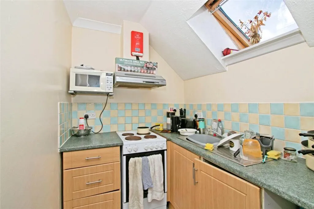6 bed Block of Apartments