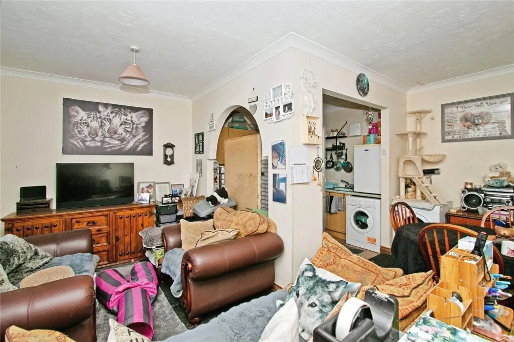 6 bed Block of Apartments