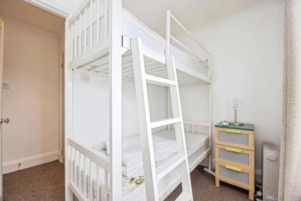 2 bed Character Property