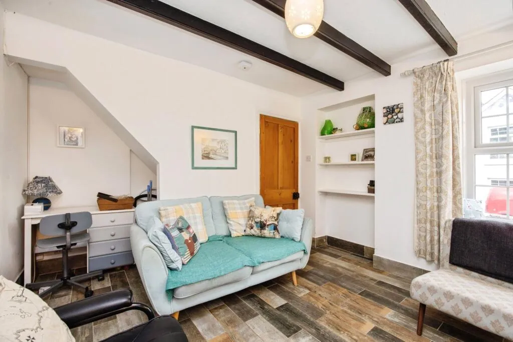2 bed Character Property