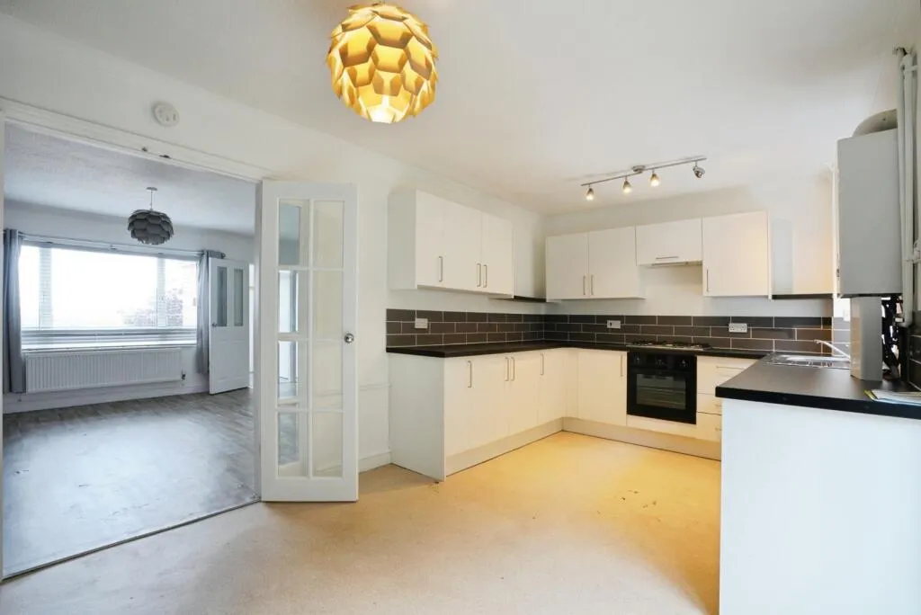 3 bed End of Terrace