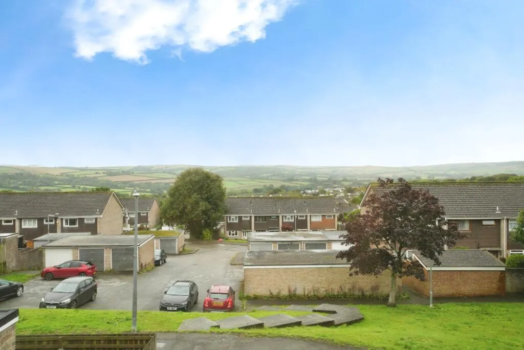 3 bed End of Terrace