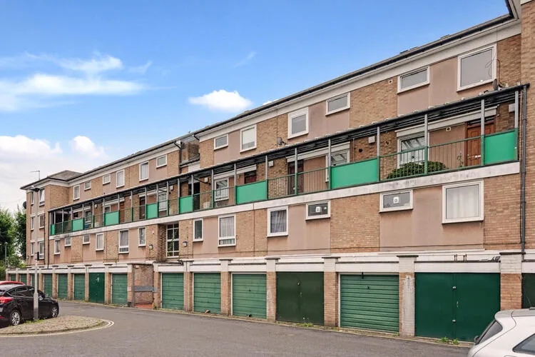 2 bedroom Flat in London
