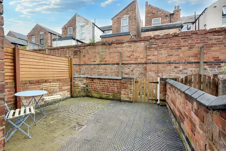 2 bedroom End of terrace house in Nottingham