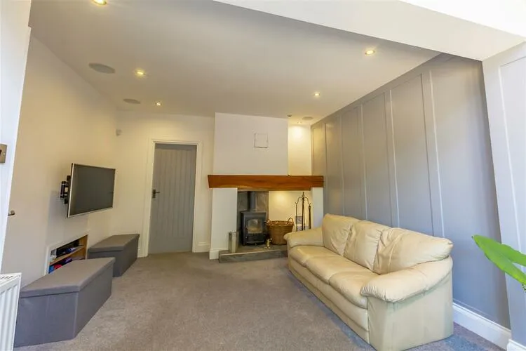 3 bedroom Semi-detached house in Nottingham