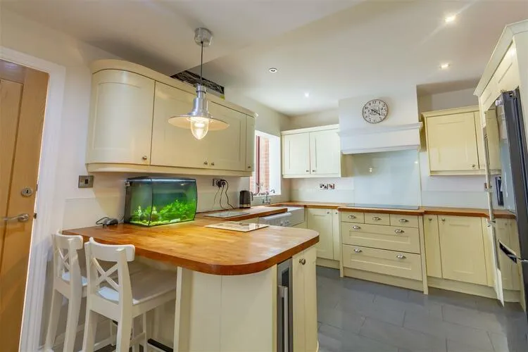 3 bedroom Semi-detached house in Nottingham