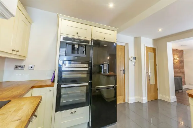 3 bedroom Semi-detached house in Nottingham