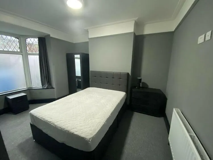 5 bedroom Terraced House in Burton-On-Trent