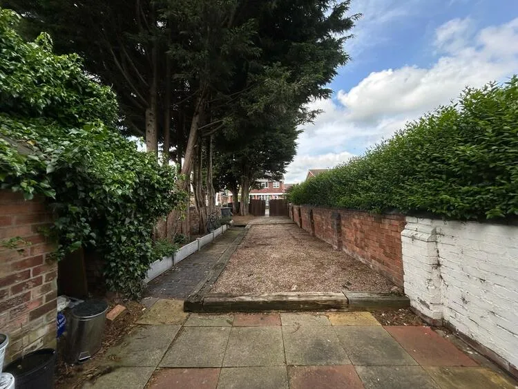 5 bedroom Terraced House in Burton-On-Trent