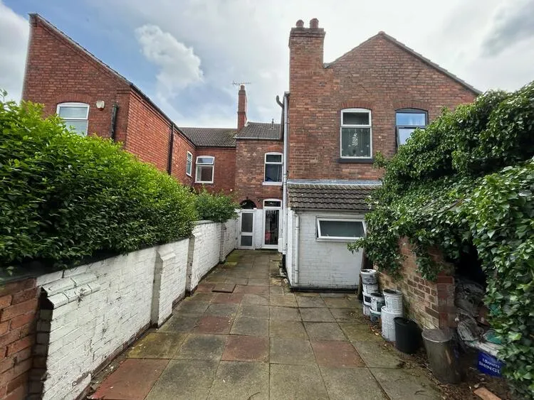 5 bedroom Terraced House in Burton-On-Trent