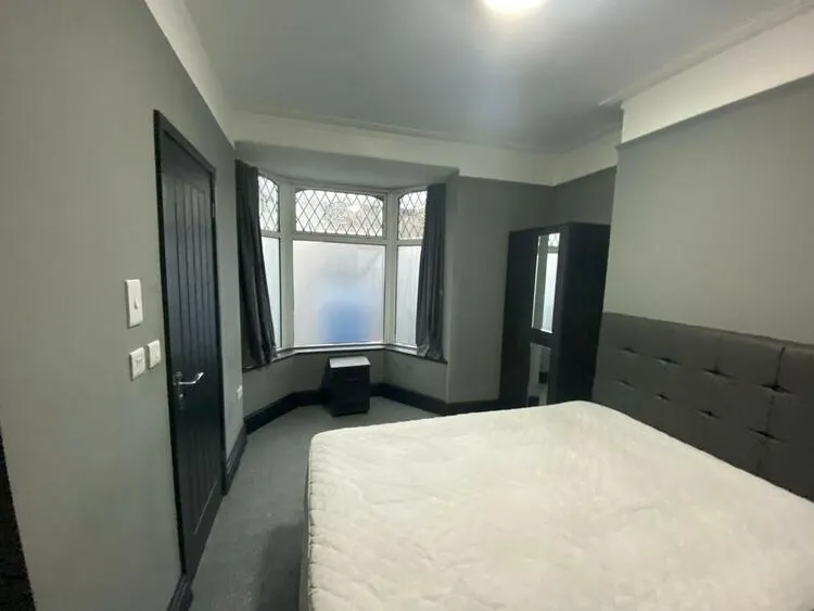 5 bedroom Terraced House in Burton-On-Trent