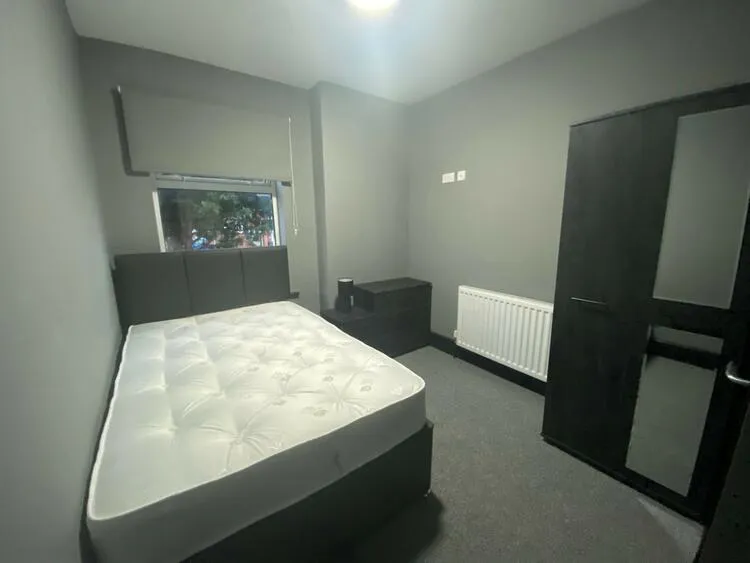 5 bedroom Terraced House in Burton-On-Trent