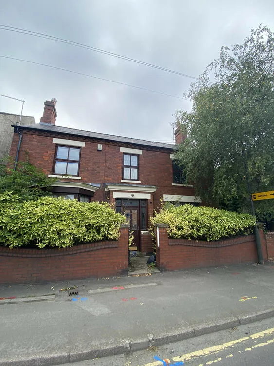 4 bedroom Detached house in Alfreton