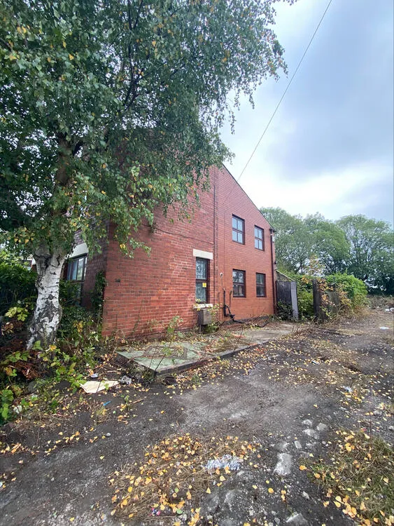 4 bedroom Detached house in Alfreton
