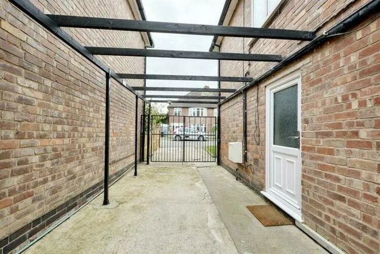 3 bedroom Semi-detached house in Nottingham