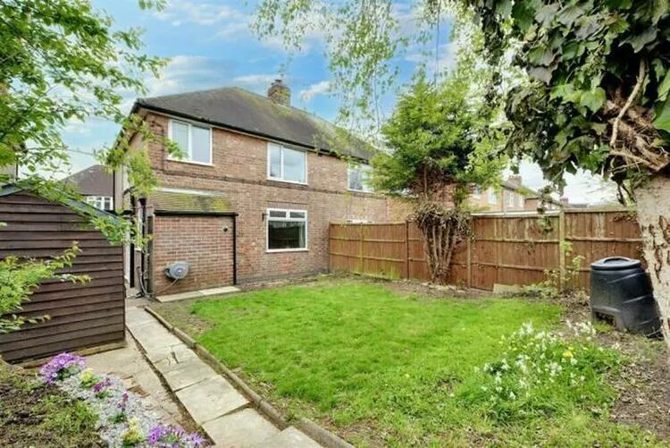 3 bedroom Semi-detached house in Nottingham