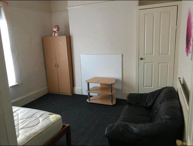 5 bedroom House of Multiple Occupation in Leicester