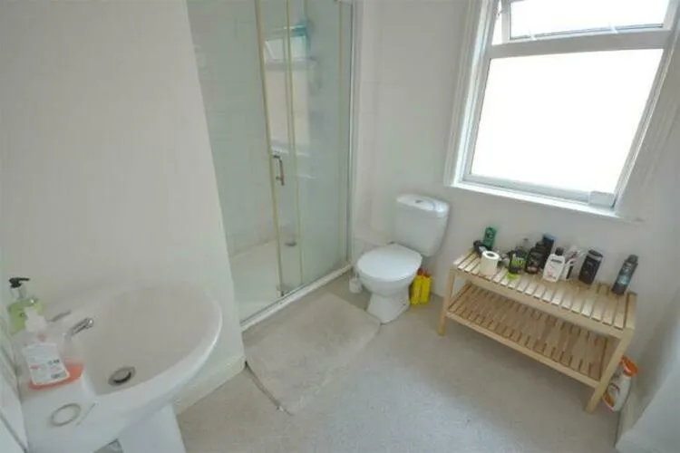5 bedroom House of Multiple Occupation in Leicester