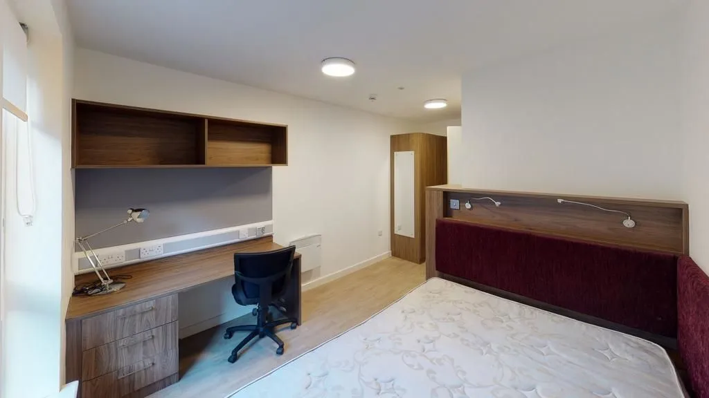 Room 134, Flat B15 Phoenix Place, Liverpool, Merseyside, L5 3AA