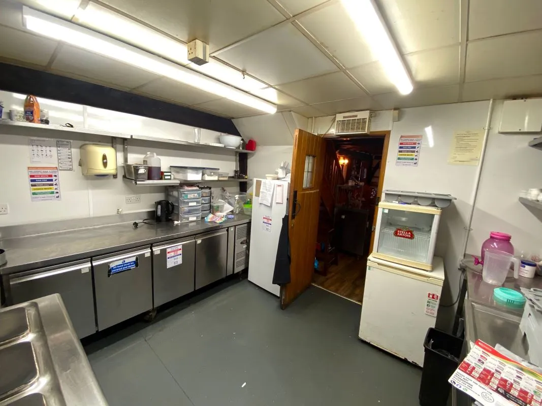 4 Queens Head Court, Newark, Nottinghamshire, NG24 1EL