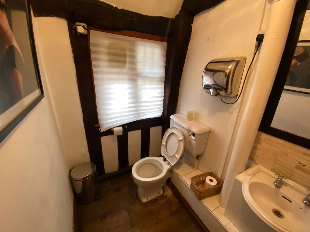 4 Queens Head Court, Newark, Nottinghamshire, NG24 1EL
