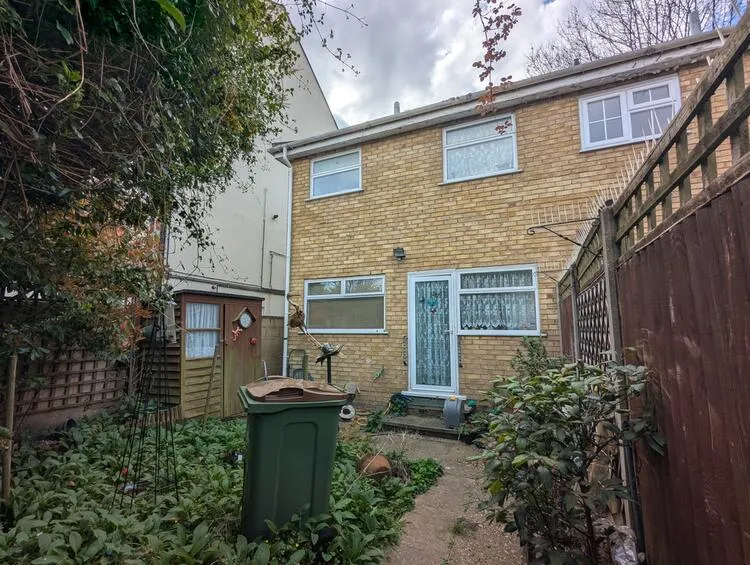 3 bedroom Semi-detached house in Sutton