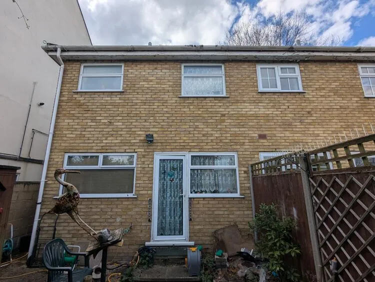 3 bedroom Semi-detached house in Sutton