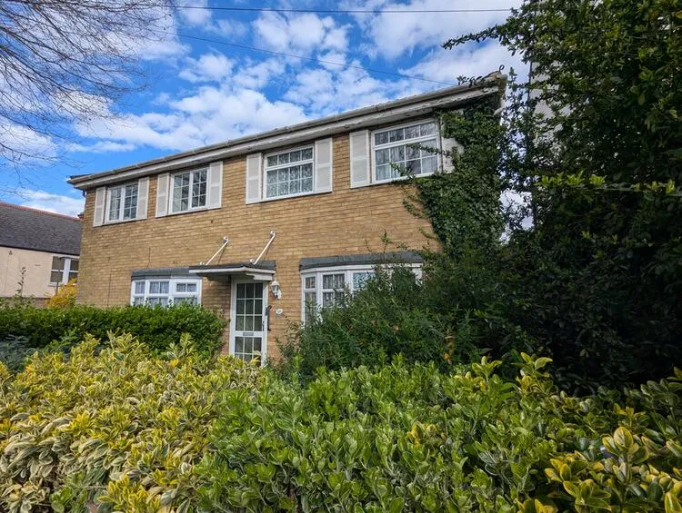 3 bedroom Semi-detached house in Sutton