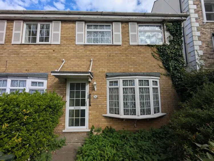 3 bedroom Semi-detached house in Sutton