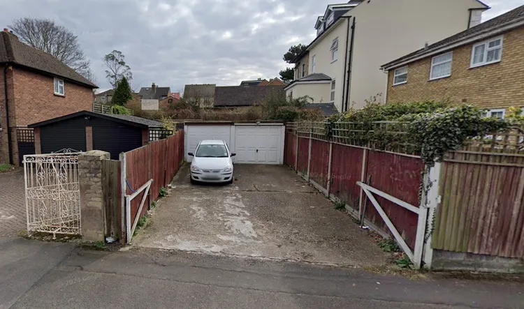 3 bedroom Semi-detached house in Sutton