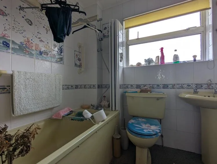 3 bedroom Semi-detached house in Sutton