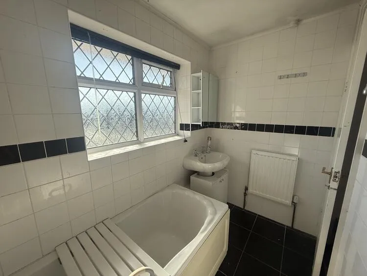 3 bedroom Semi-detached house in Nottingham