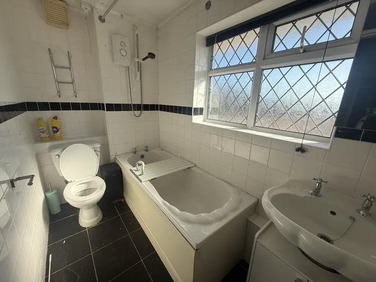 3 bedroom Semi-detached house in Nottingham
