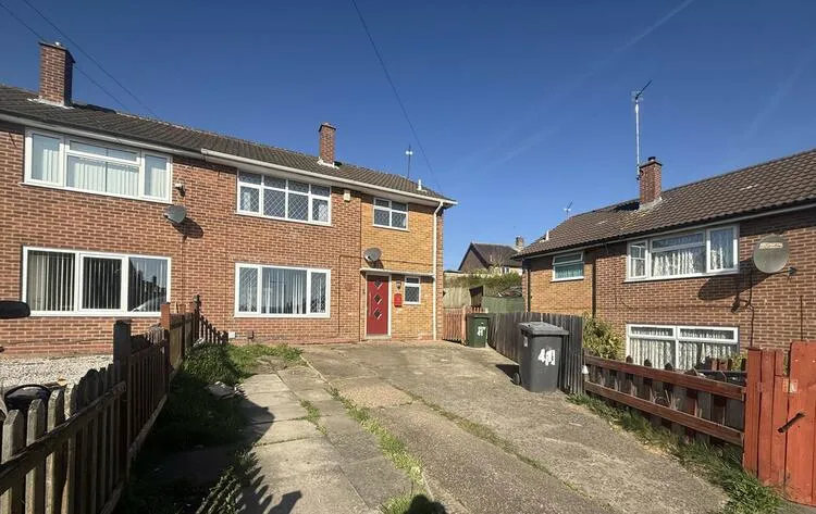 3 bedroom Semi-detached house in Nottingham