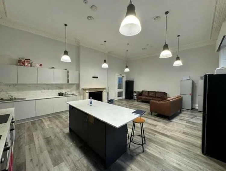 8 bedroom End of terrace house in Derby