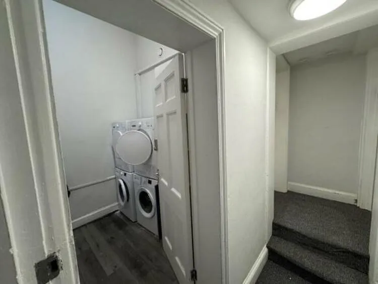 8 bedroom End of terrace house in Derby