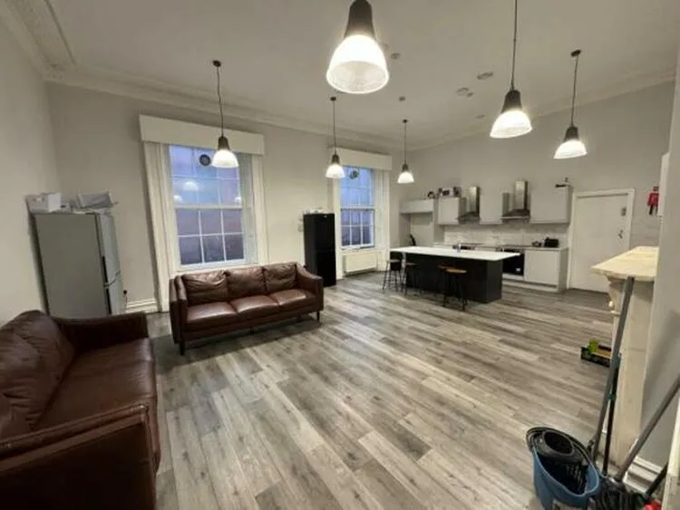 8 bedroom End of terrace house in Derby