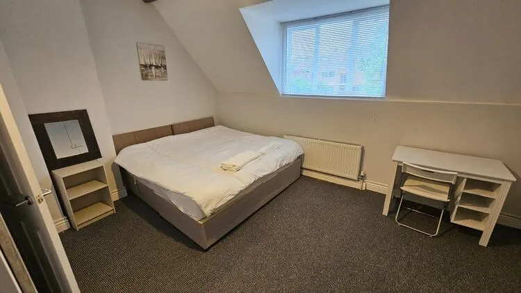 8 bedroom End of terrace house in Derby