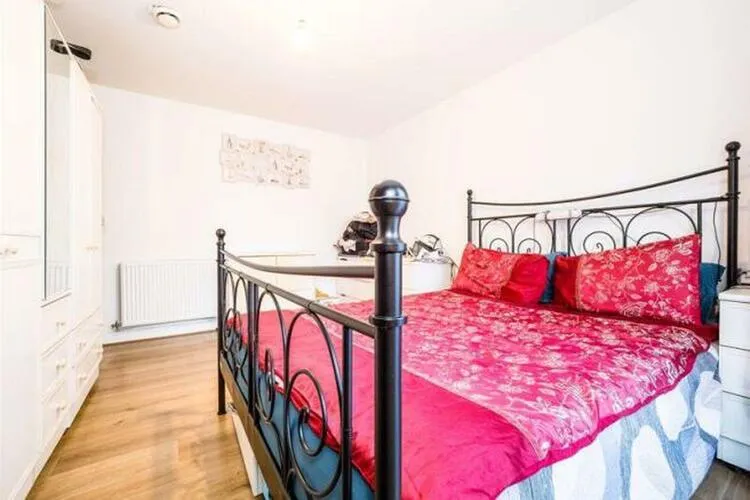 2 bedroom Flat in Romford