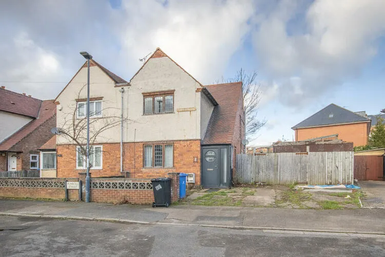 2 bedroom Semi-detached house in Derby